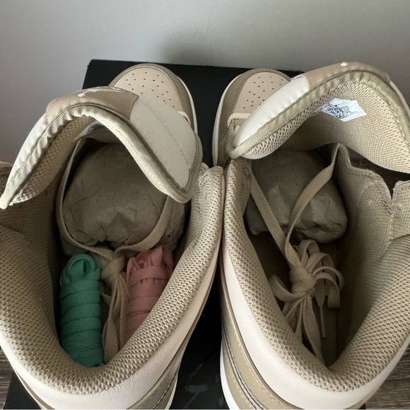 Air Jordan 1 Mid Men’s 11.5 NEW Sneaker Sneakers Shoes - Picture 6 of 10